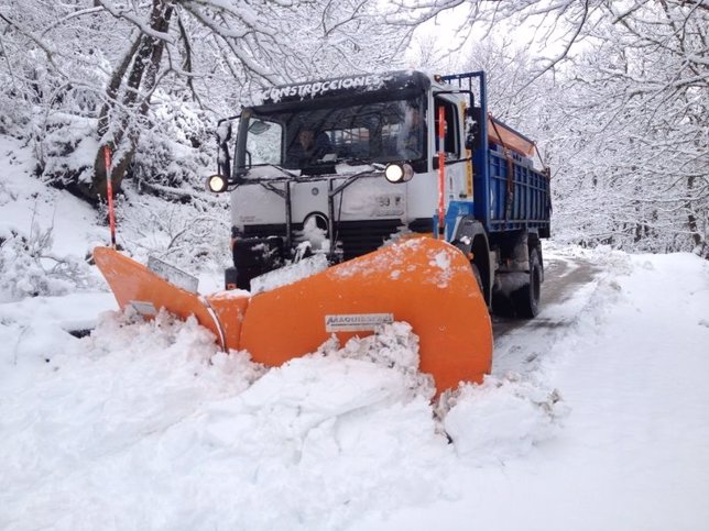 La Diputación de Lugo despeja de nieve las carreteras