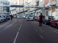 El agente abatido tras un tiroteo en un atraco a un banco de Vigo recibió cinco disparos y continúa crítico pero estable