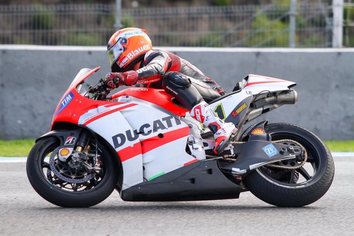 Ducati prueba en Jerez los Michelin de 2016