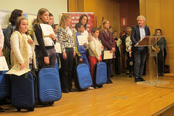 Premios concurso 'Dibujando por los buenos tratos'