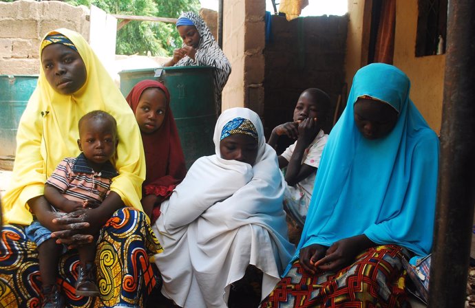 Mujeres y niños desplazados por la violencia de Boko Haram 