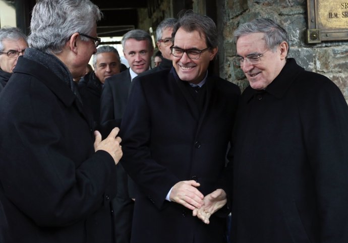 El pte.Artur Mas, junto a los arzobispos J.E.Vives y L.M.Sistach