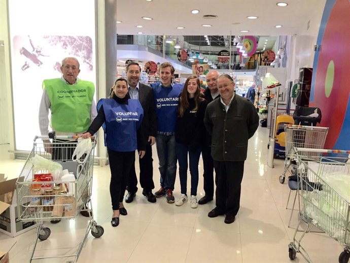 El conseller de Agricultura J.M.Pelegrí colabora en el Gran Recapte 2014