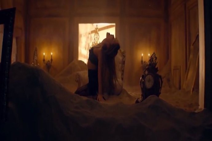 JLo y Ariana criticadas por sus provocativos shows