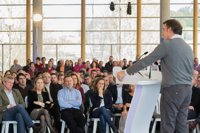 Feijóo carga contra los que "dibujan grandes círculos" mientras el PP es quien "cuadra las cuentas"