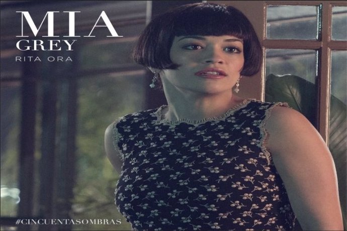 Polémico look de Rita Ora en "50 Sombras de Grey"