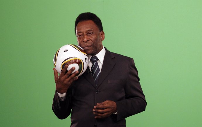 Pelé tem "instabilidade clínica" e é transferido a UTI