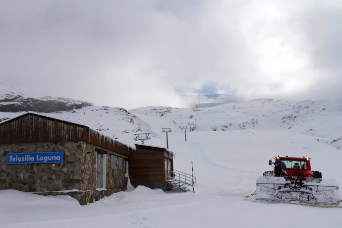 Máquina pisapista en la Laguna de las Yeguas de Sierra Nevada