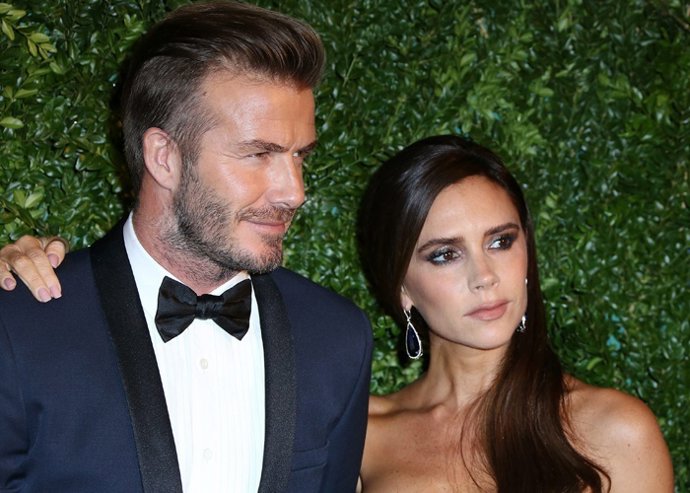 David Beckham reaparece de una pieza junto a Victoria tras su suto al volante