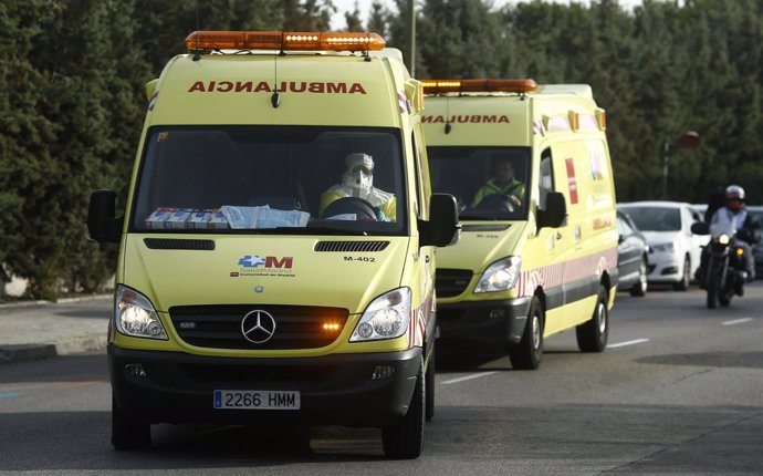 Ambulancias transportan a la posible infectada por ébola 