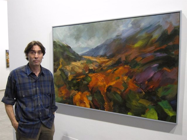 El pintor murciano Carlos Pardo, en su exposición