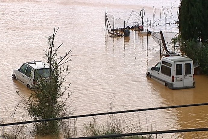 Inundaciones y desperfectos por la lluvia en Figueres