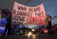 Los manifestantes 'normalistas' obligan a cerrar el aeropuerto de Oaxaca