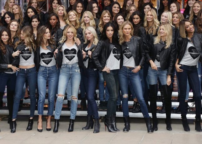  Models Pose Outside Victoria Secret