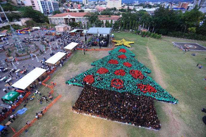 El árbol de Navidad más grande del mundo en Tegucigalpa (Honduras)