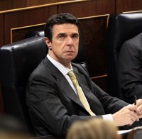 Soria dice que las empresas tendrán una nueva subasta "en las misms condiciones"