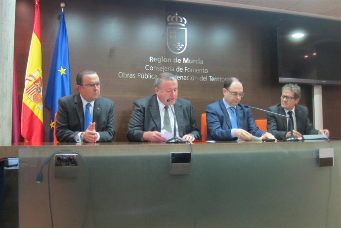 Fernández, Bernabé, Martínez y Mármol en rueda de prensa