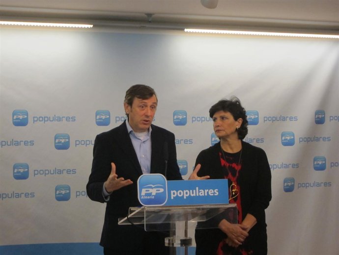 Rafael Hernando y Carmen Navarro (PP)