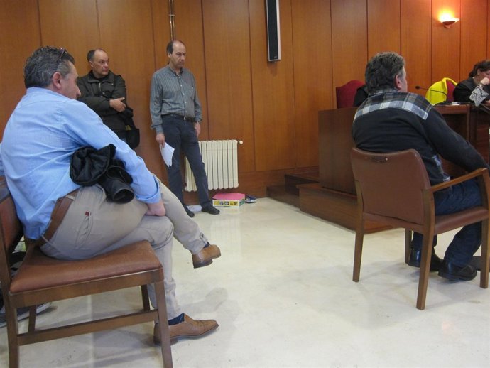 Juicio acusados de estafar a un primo con retraso