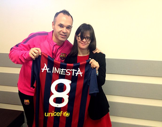 El jugador del FC Barcelona Andrés Iniesta y Anna Vives