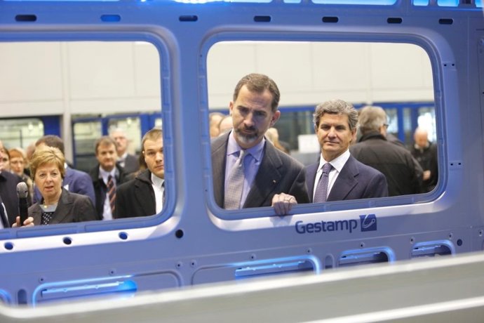 Felipe VI inaugura un centro de I+D de Gestamp en Alemania