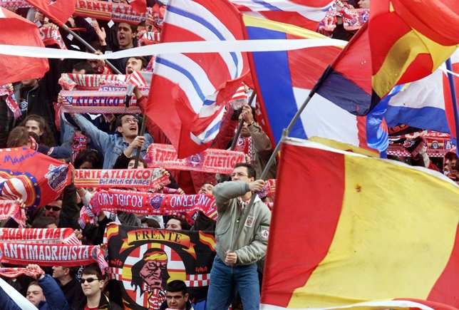 Frente Atlético en un partido en el estadio Vicente Calderón.