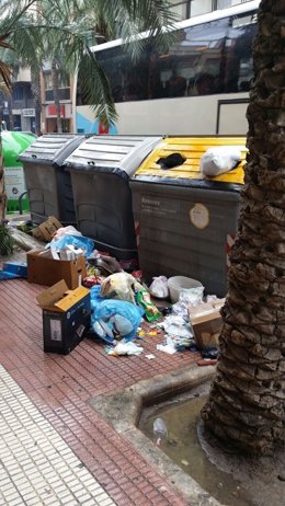 Basuras en la avenida de Salamanca, en Alicante