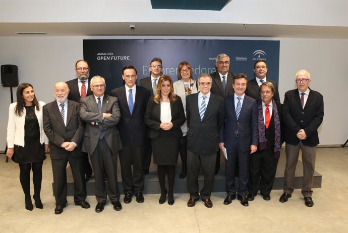 Firma adhesión universidades a Andalucía Open Future'.