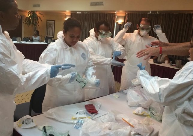 Médicos y enfermeras de Latinoamérica hacen curso de ébola