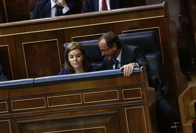 Soraya Sáenz de Santamaría y Alfonso Alonso en el Congreso