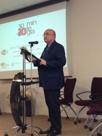 Baztarrika: "La pervivencia del euskera no está en peligro, pero sí que sea una lengua viva"