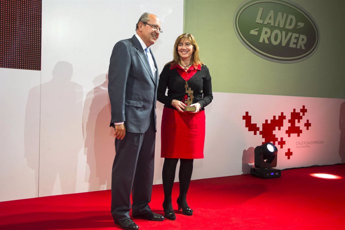   Land Rover España Recibe El Reconocimiento De Cruz Roja Española Por Su Progra