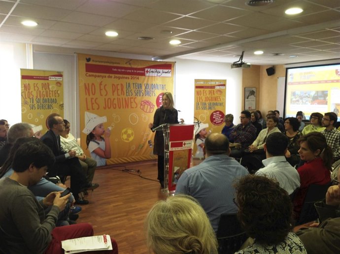 La consellera N.Munté en la presentación de la campaña de Creu Roja Joventut