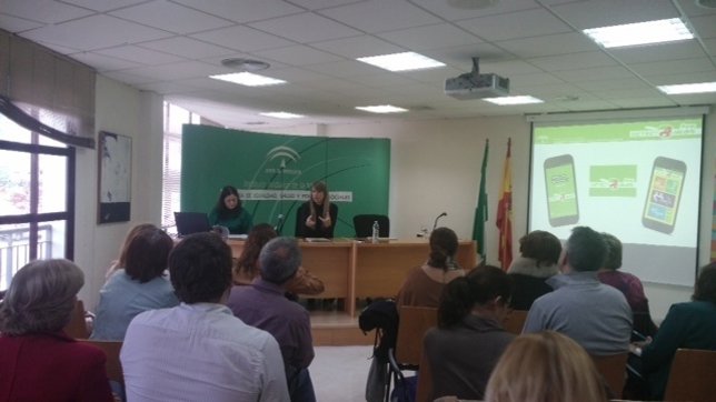 La coordinadora del IAM, Estefanía Martín Palop, presenta la app Detecta Amor