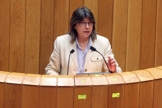 La conselleira Rosa Quintana en el Parlamento.