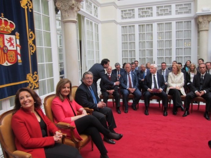 Fátima  Báñez en la entrega de X Premios Plaza de España en Sevilla