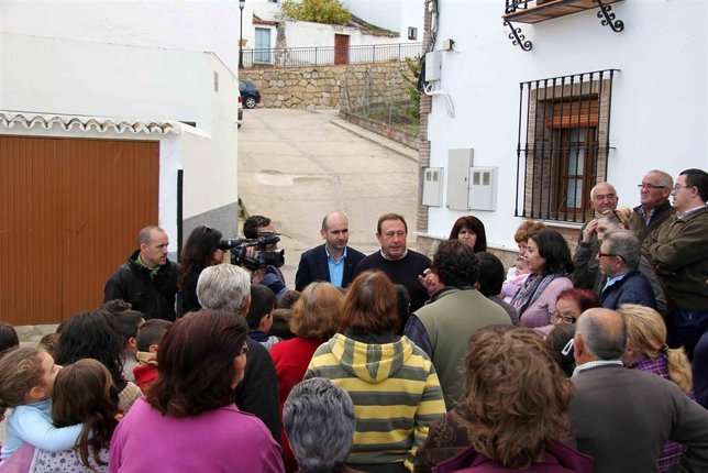 Conejo PSOE visita Serrato junto a Francisco Lopez presidente ELA