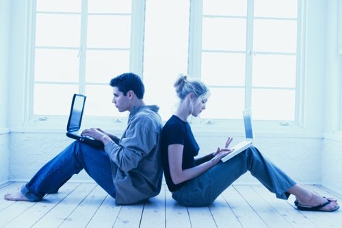 El 68% de los solteros europeos reconoce buscar información sobre sus citas