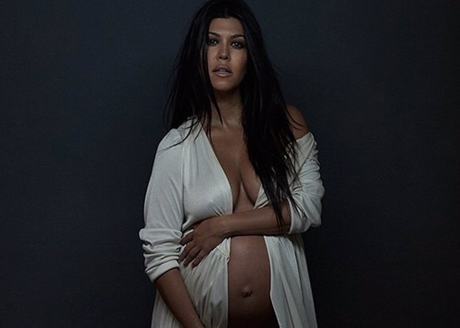 ¡Ahí La Llevas Kim! Kourtney Kardashian Muestra Su Embarazo Desnuda