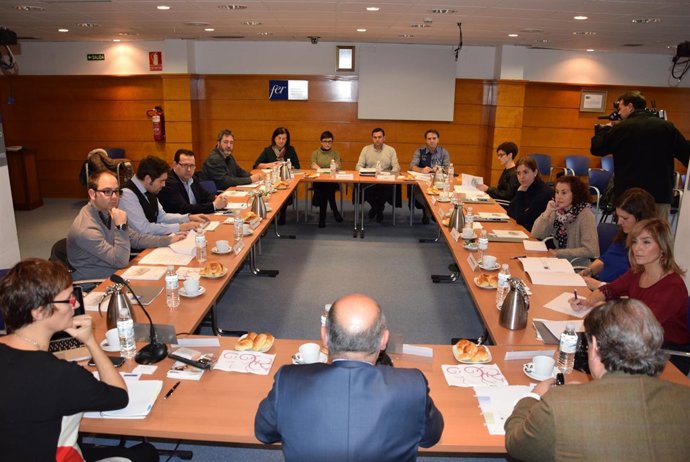 Directivos de empresas participan en jornada FER