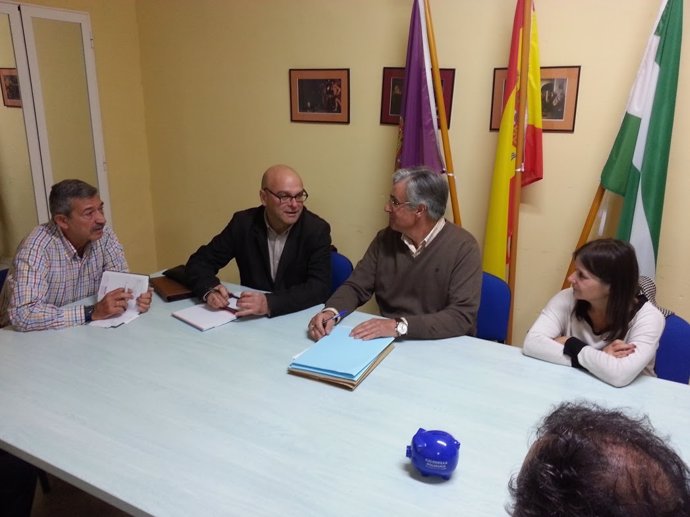 Reunión del PSOE de Jaén y vecinos de Loma del Royo