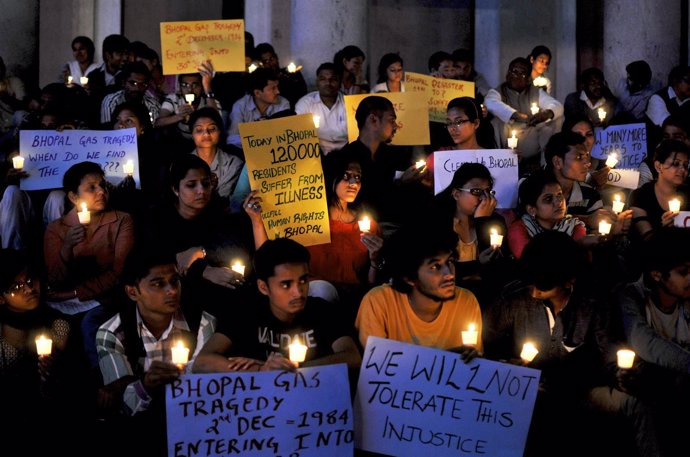 Vigilia en recuerdo de las víctimas de Bhopal 30 años después