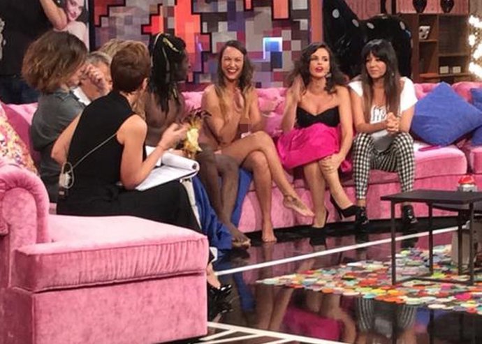 HABLE CON ELLAS
