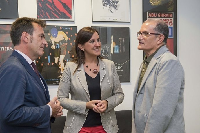 Enrique Varela, MªJosé Català y el director del IVAM, José Miguel García Cortés.