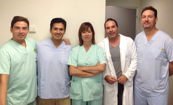 Especialistas del hospital de Torrevieja que han extraído un riñón por la vagina