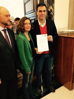 Antonio Pradas, Meritxell Batet y Pedro Sánchez