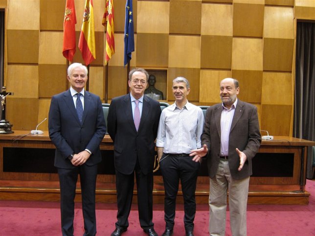 Pérez Anadón junto a los otros portavoces