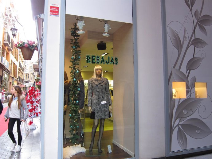 Rebajas de Navidad en una tienda de moda