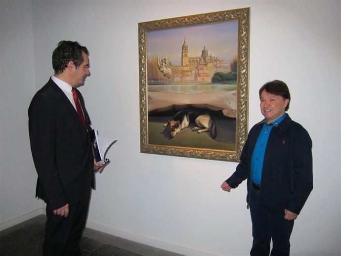 El artista (derecha) junto al diputado de Cultura en la inauguración 