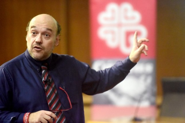 Guilleremo Fernández Maíllo, presentando el informe Foessa de Canarias
